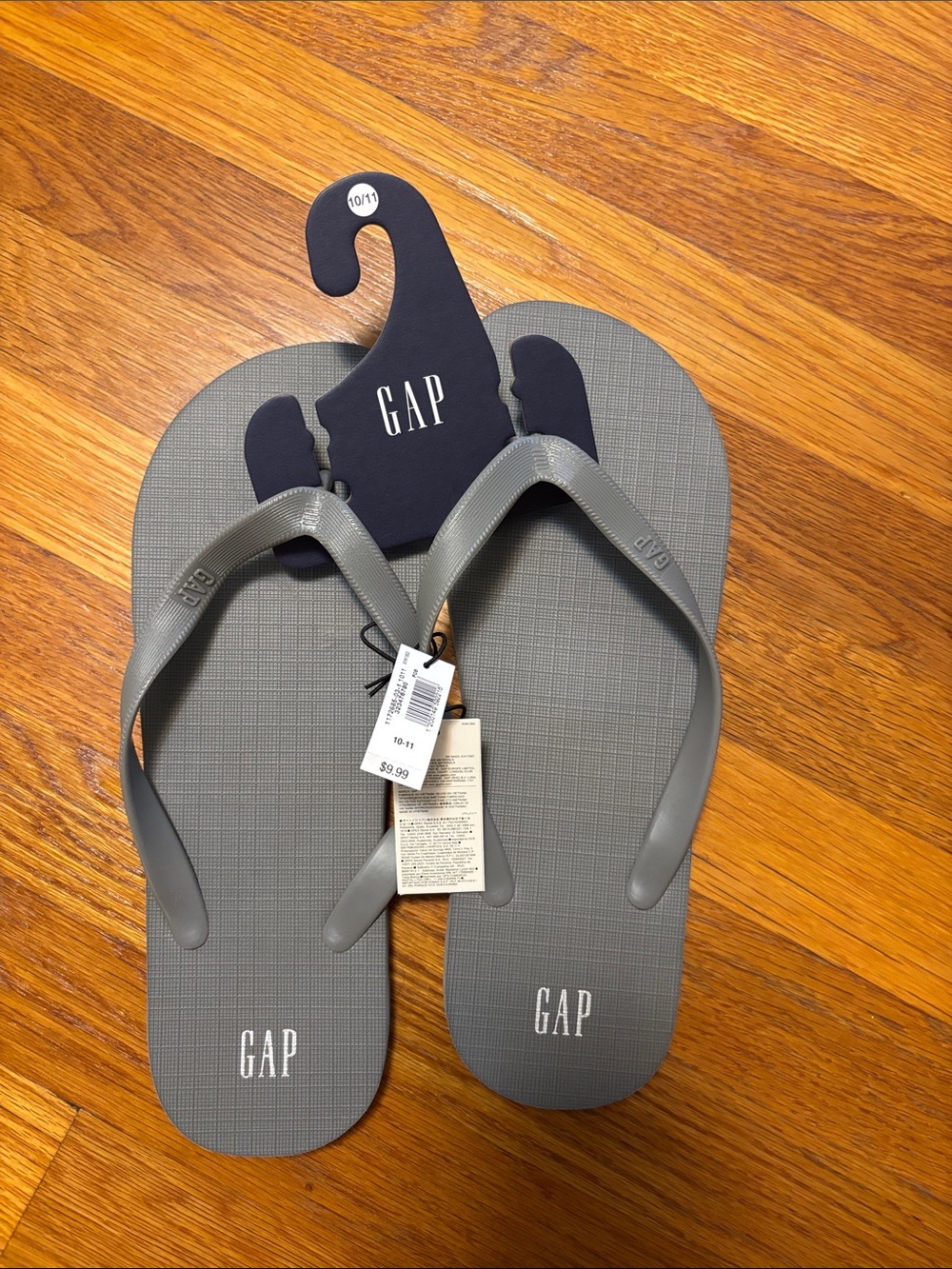 GAP Men’s Gray Logo Flip-Flops